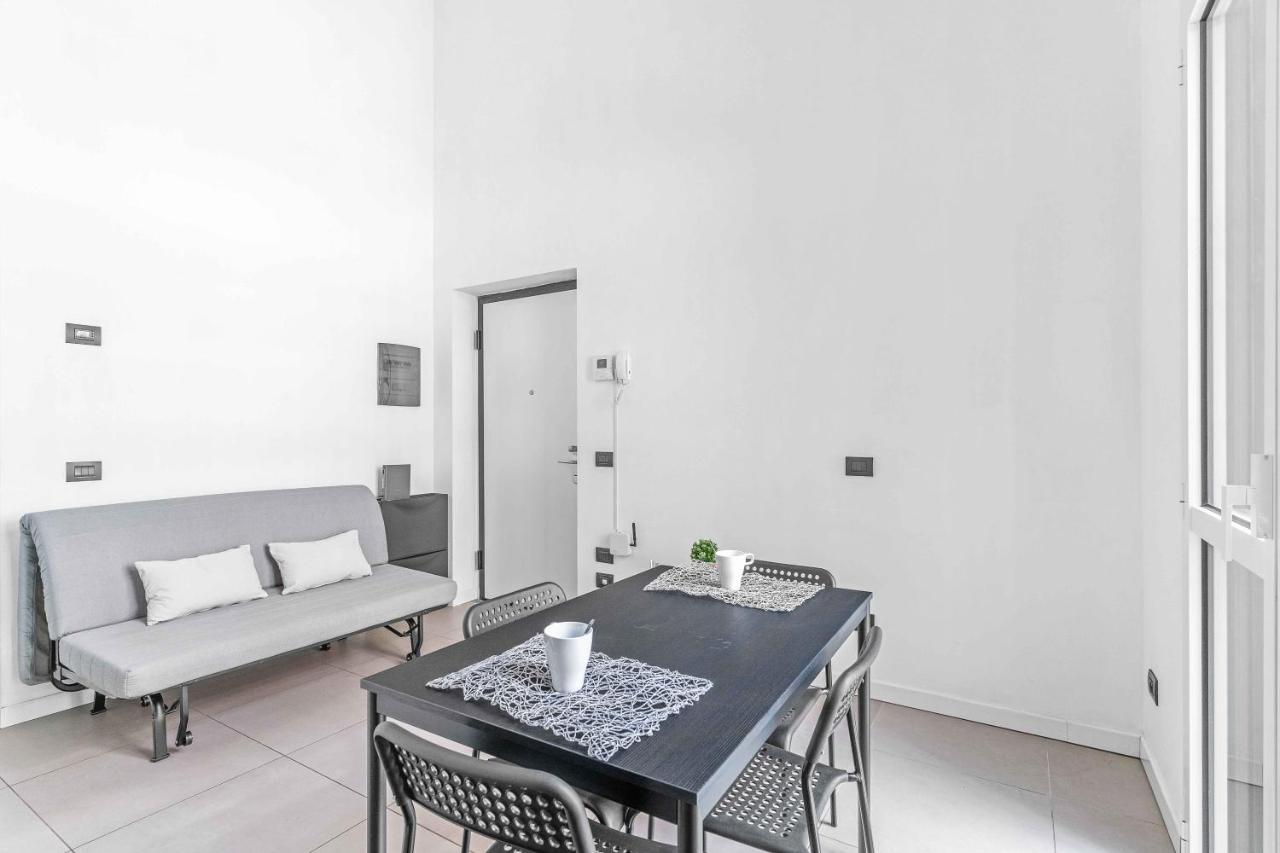 Cos54 - Exclusive Apartment With Garden In Milan Bagian luar foto