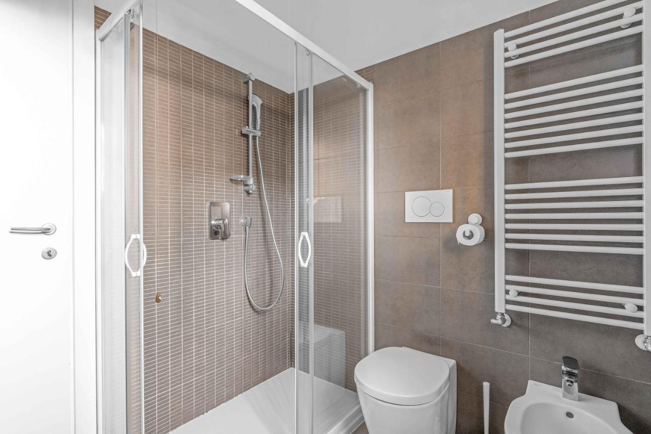 Cos54 - Exclusive Apartment With Garden In Milan Bagian luar foto